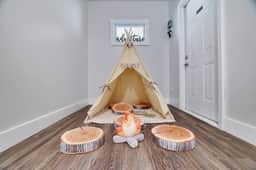Spacious Rustic Chalet, Lake Access, Fire Pit