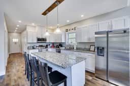 Spacious Rustic Chalet, Lake Access, Fire Pit