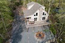 Spacious Rustic Chalet, Lake Access, Fire Pit