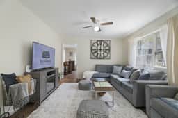 Walk To Lake, Pool Access, Hot Tub, Karaoke Room