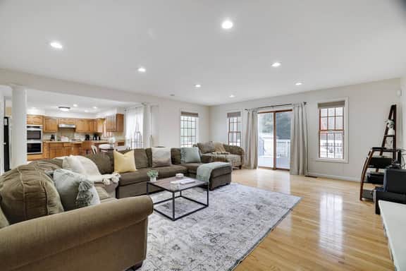Lakefront, Kayaks, Fishing, Fire Pit, Game Room