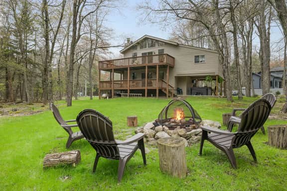 Peaceful, Spacious Lake Access, Nestled In Nature